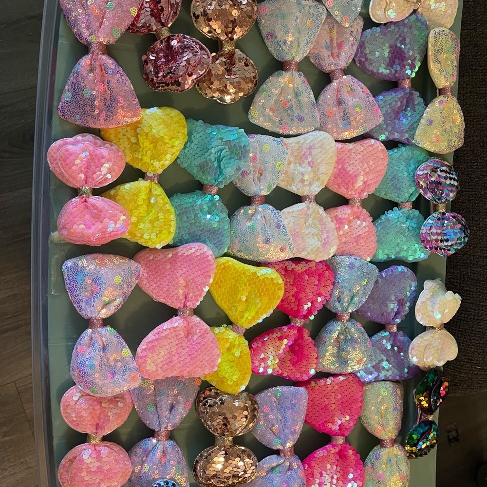Colorful Sequin Hair Bows 33 total bows 🎀